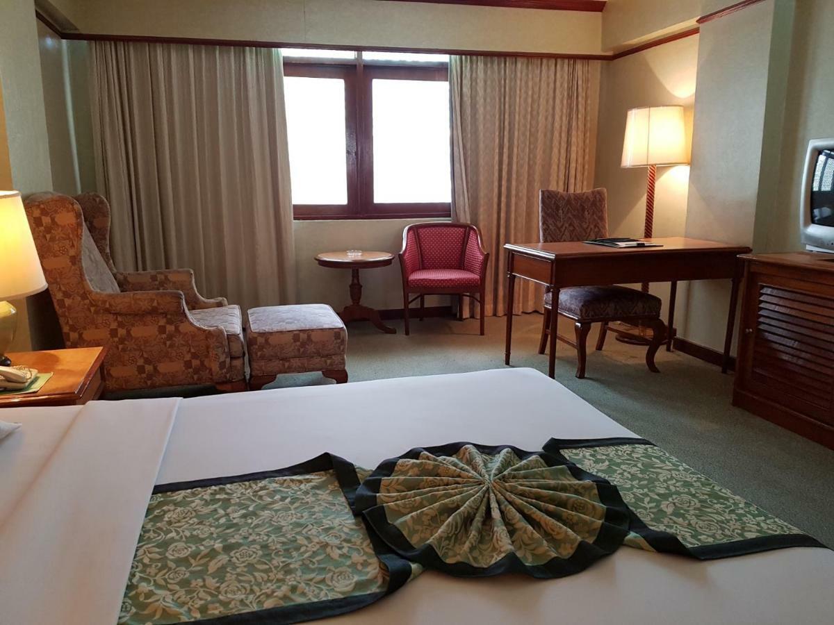 The Park Hotel Sukhumvit 7 Bangkok Buitenkant foto
