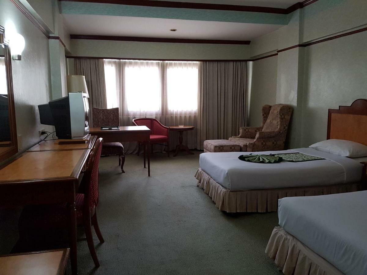The Park Hotel Sukhumvit 7 Bangkok Buitenkant foto