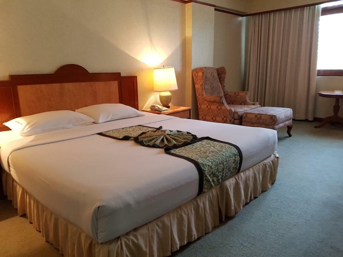 The Park Hotel Sukhumvit 7 Bangkok Buitenkant foto