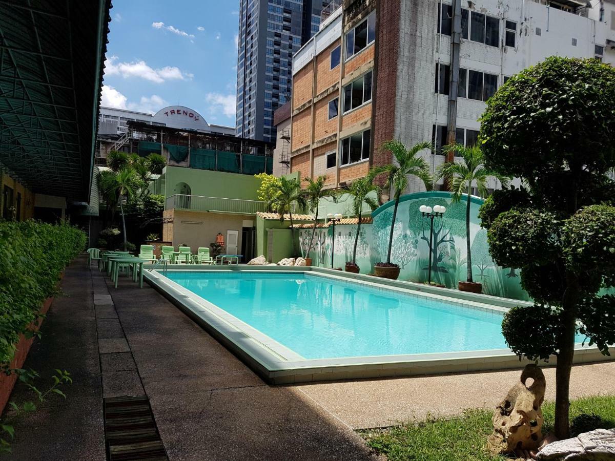 The Park Hotel Sukhumvit 7 Bangkok Buitenkant foto