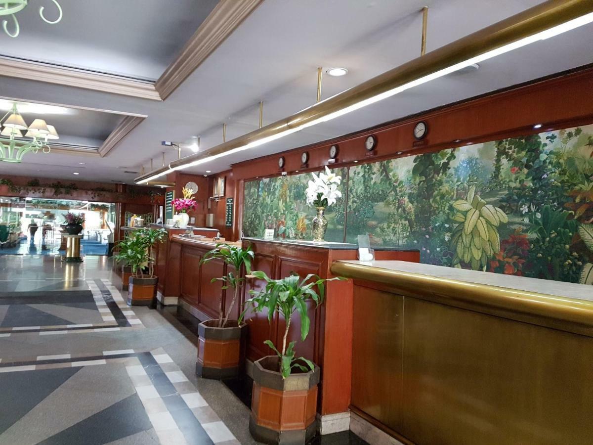 The Park Hotel Sukhumvit 7 Bangkok Buitenkant foto