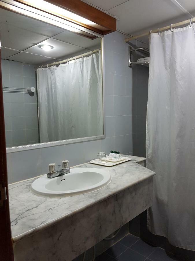 The Park Hotel Sukhumvit 7 Bangkok Buitenkant foto