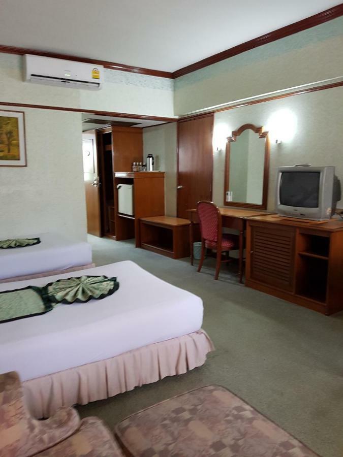 The Park Hotel Sukhumvit 7 Bangkok Buitenkant foto