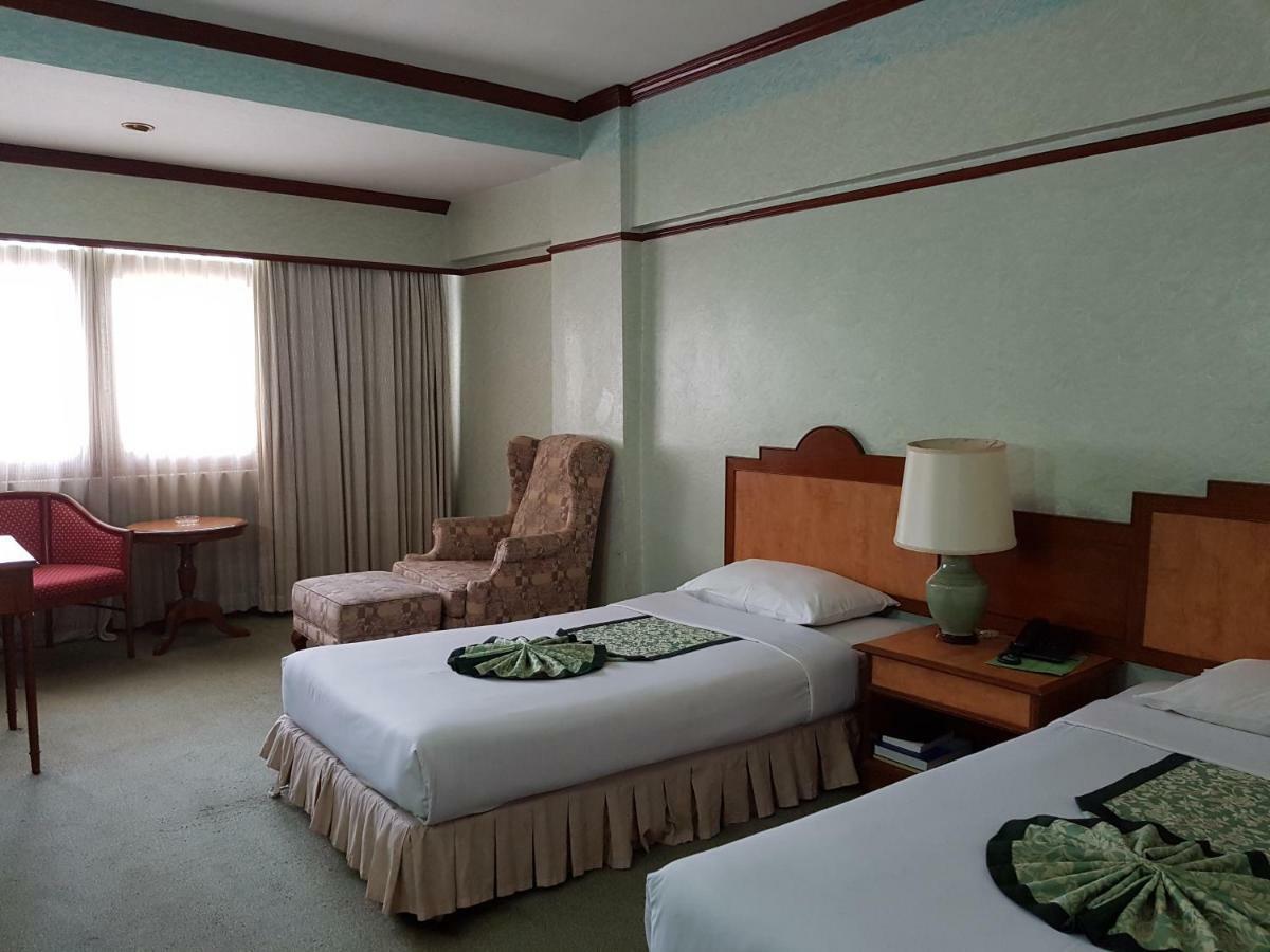 The Park Hotel Sukhumvit 7 Bangkok Buitenkant foto